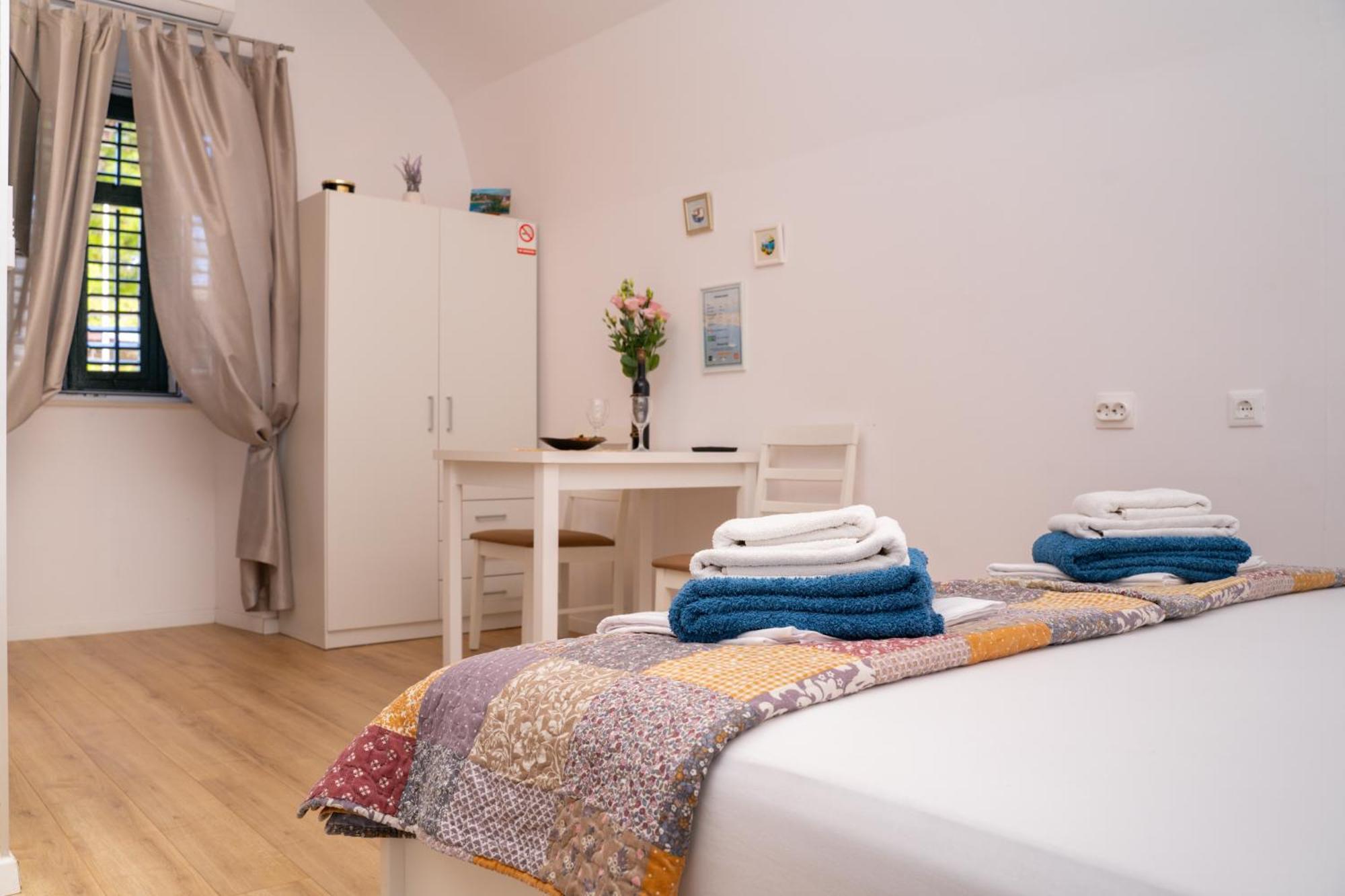 Studio Apartment Jeli ซัฟทัท ภายนอก รูปภาพ