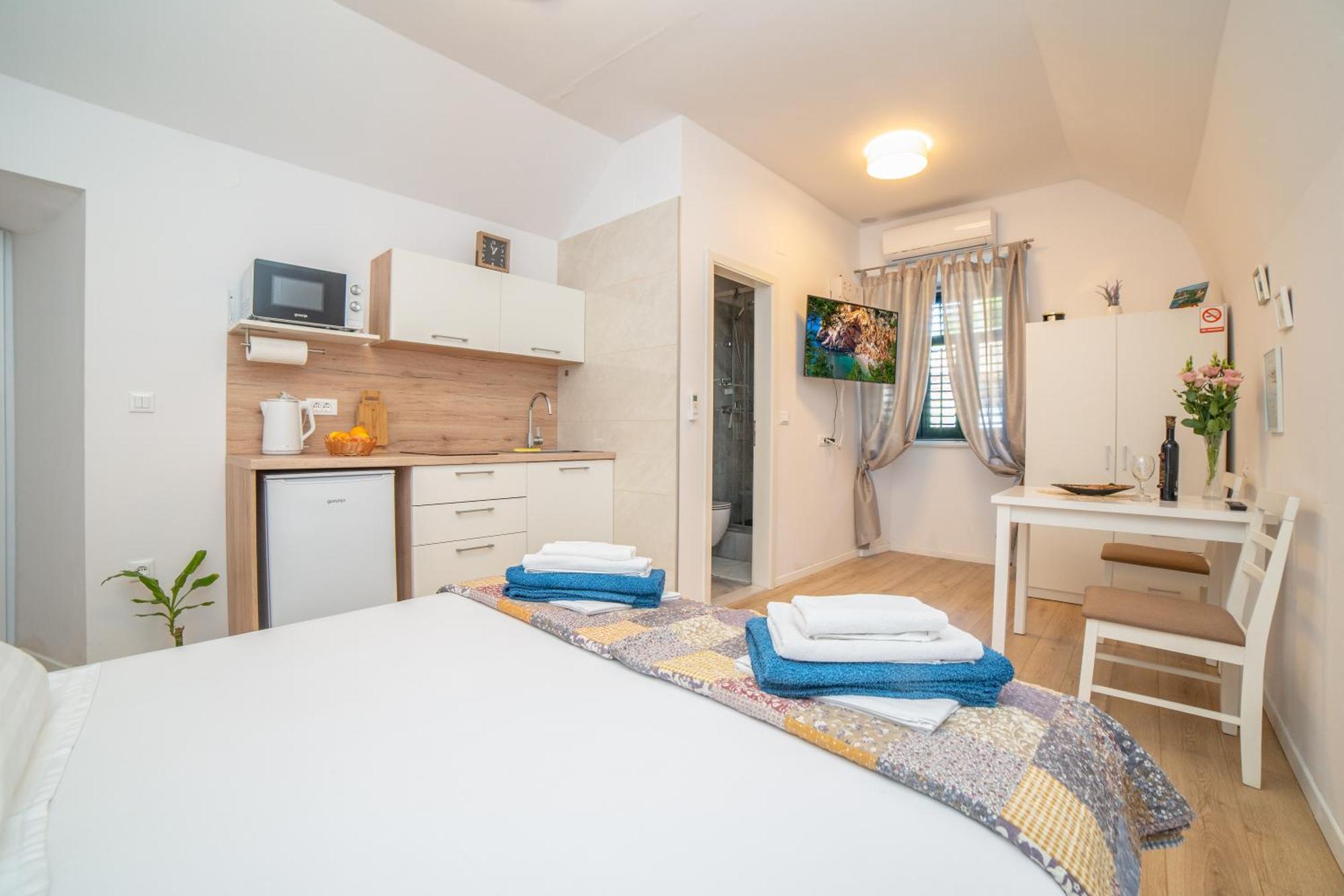 Studio Apartment Jeli ซัฟทัท ภายนอก รูปภาพ